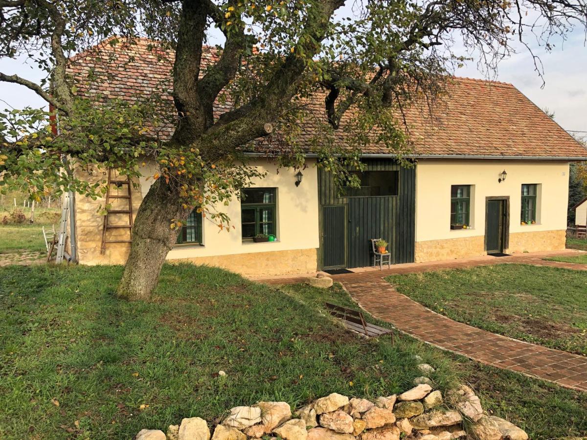 Hotel Edenkert Vendeghazak Pécsvárad Zewnętrze zdjęcie