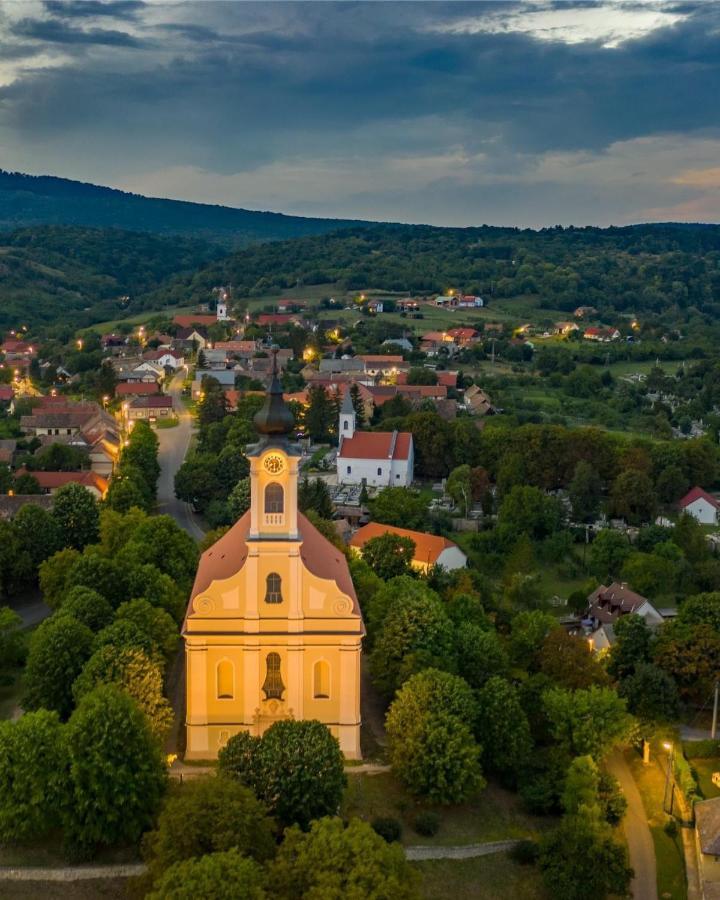 Hotel Edenkert Vendeghazak Pécsvárad Zewnętrze zdjęcie