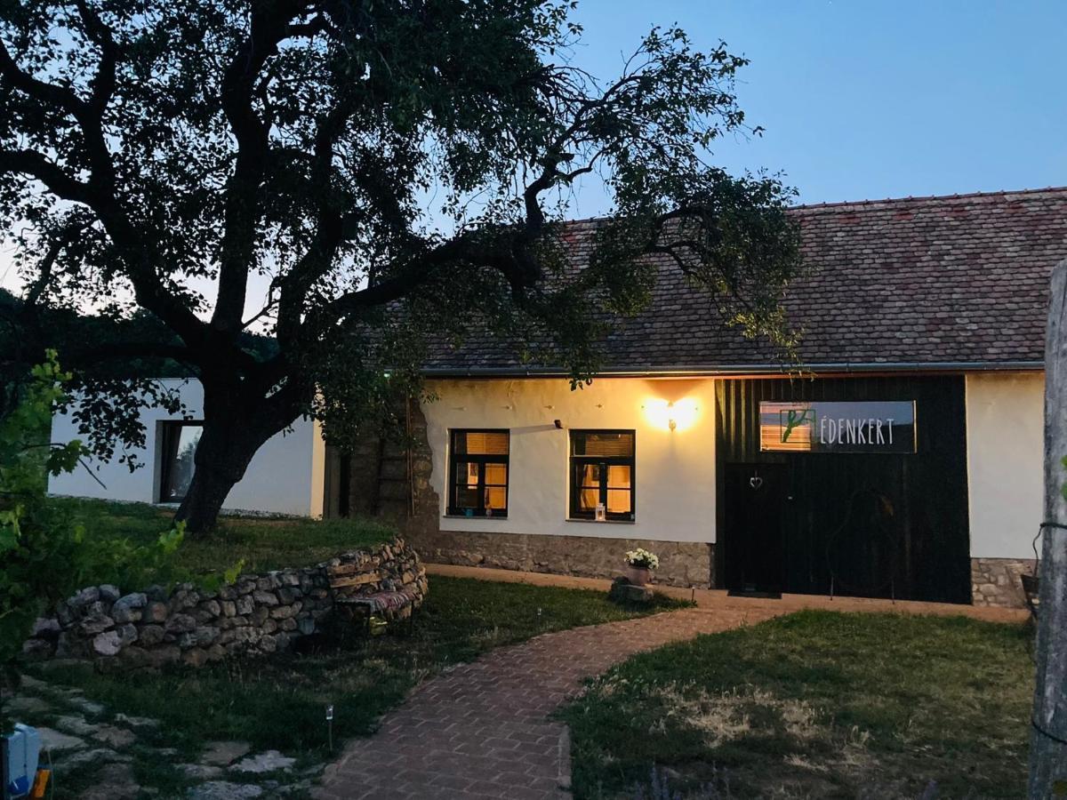 Hotel Edenkert Vendeghazak Pécsvárad Zewnętrze zdjęcie