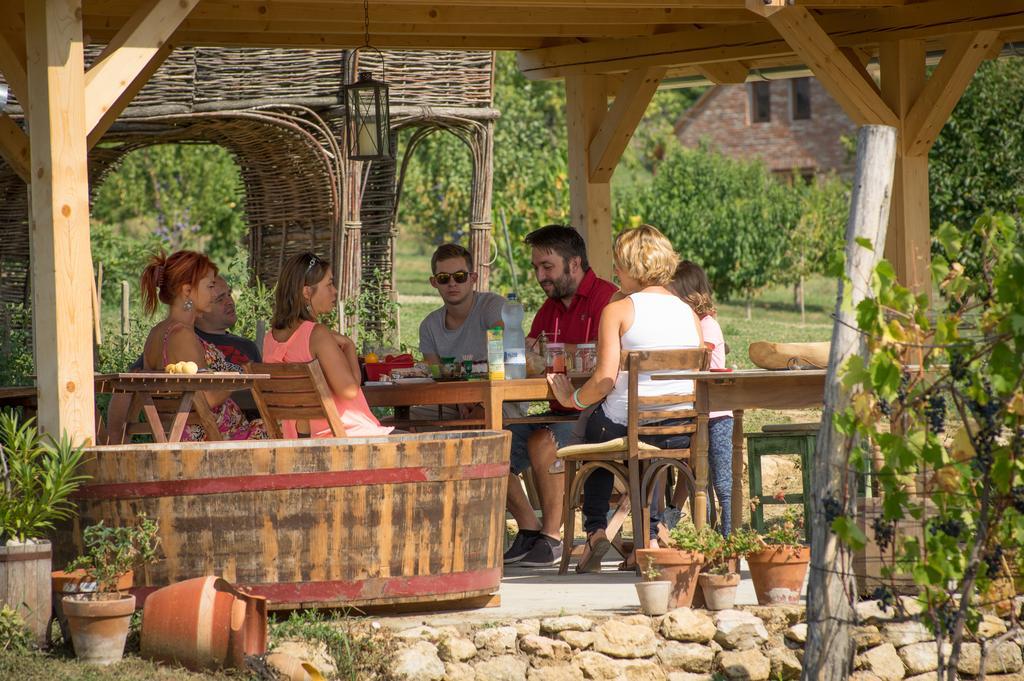 Hotel Edenkert Vendeghazak Pécsvárad Zewnętrze zdjęcie