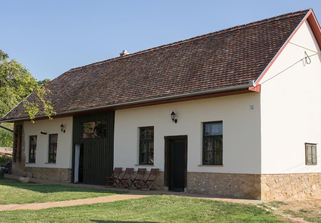 Hotel Edenkert Vendeghazak Pécsvárad Zewnętrze zdjęcie