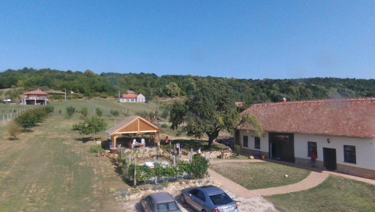 Hotel Edenkert Vendeghazak Pécsvárad Zewnętrze zdjęcie